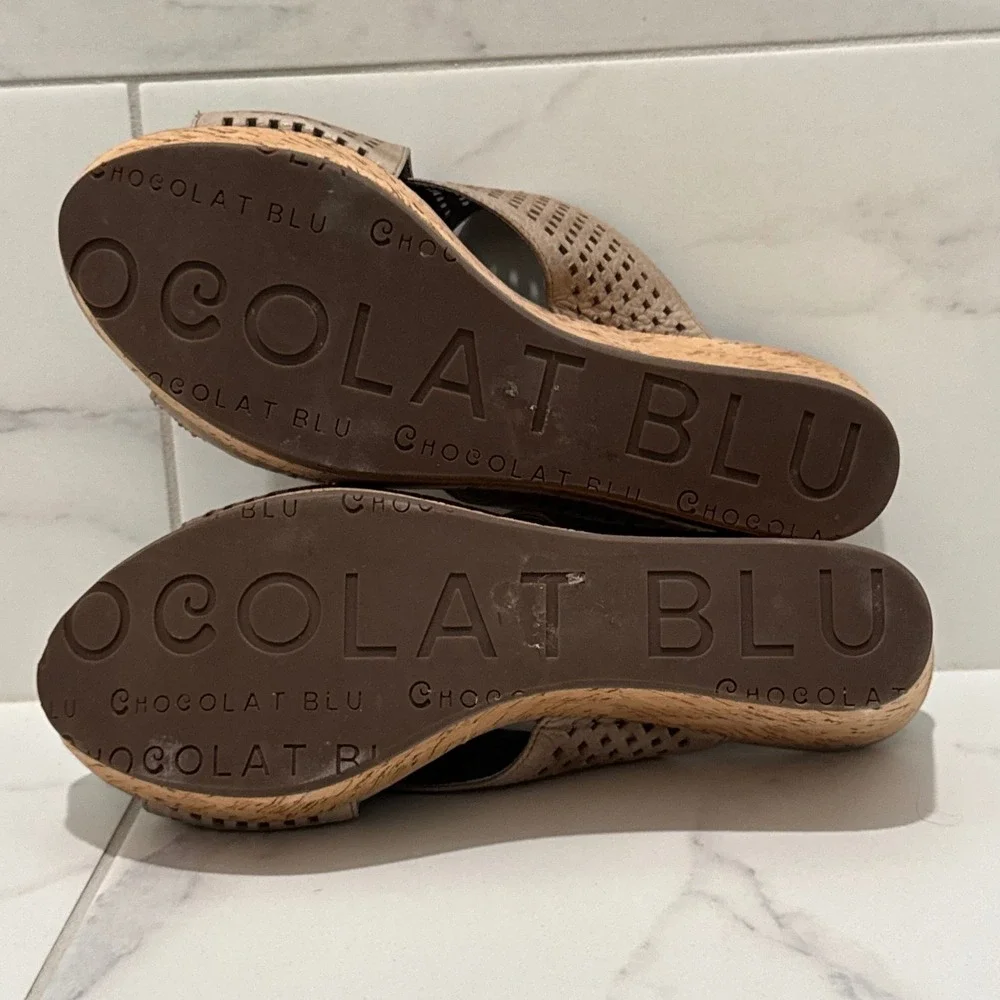 Chocolat Blu Wamblee Wedge Sandals 6.5 Taupe Leather Perforated Cork Platform‎